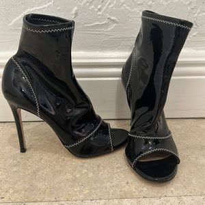 Gianvito Rossi Whitestitch open toe booties